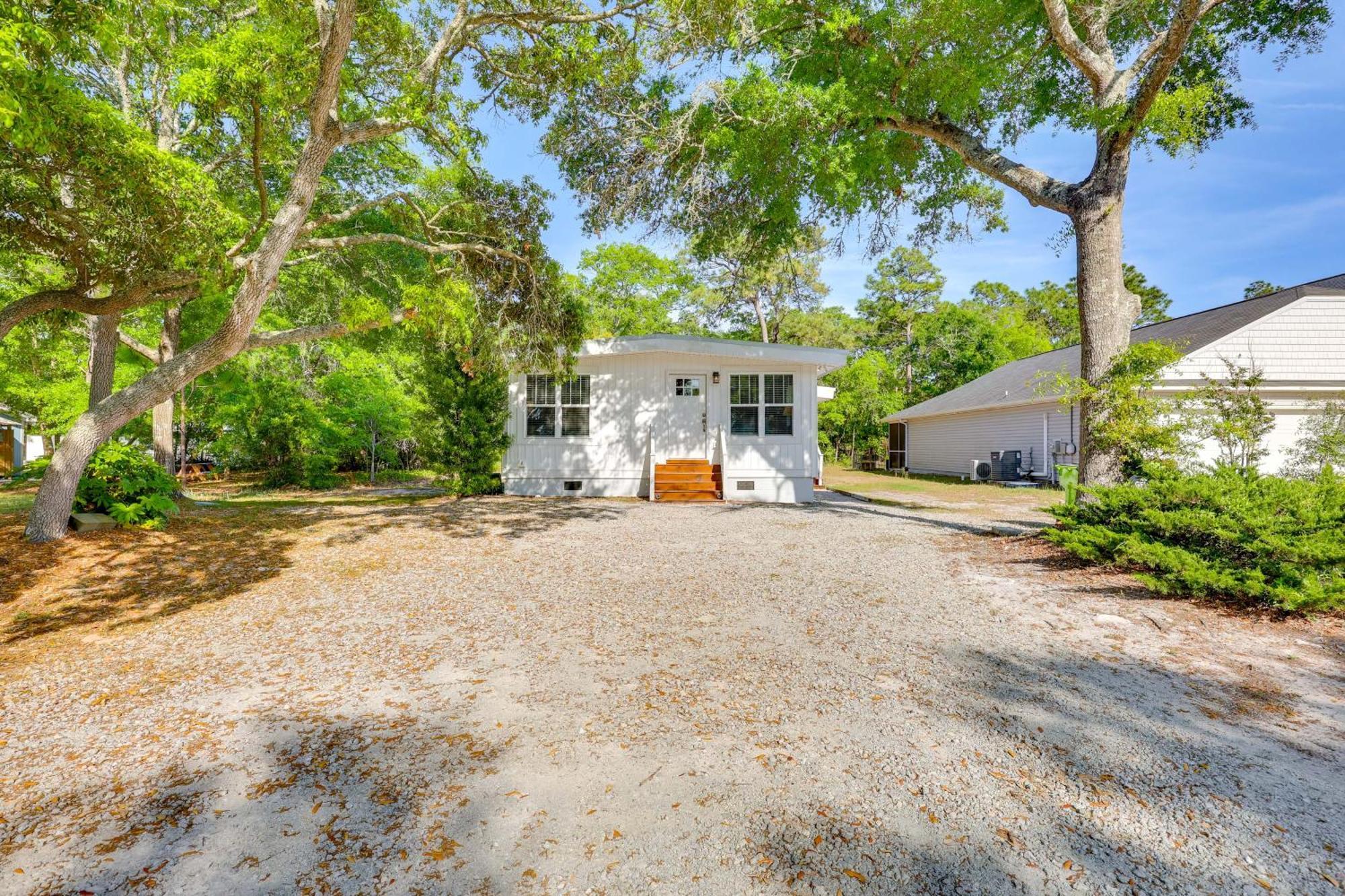 Modern Oak Island Escape 1 Mile To Long Beach! Экстерьер фото