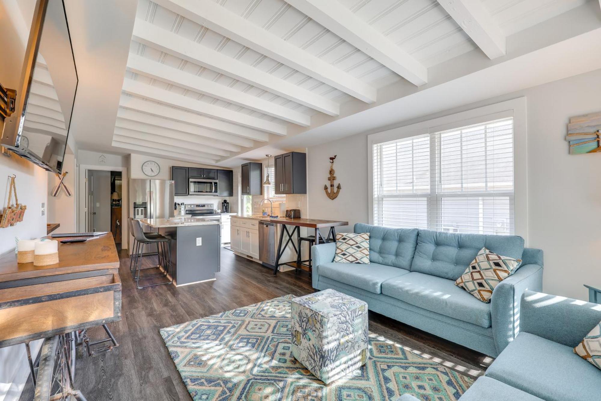 Modern Oak Island Escape 1 Mile To Long Beach! Экстерьер фото