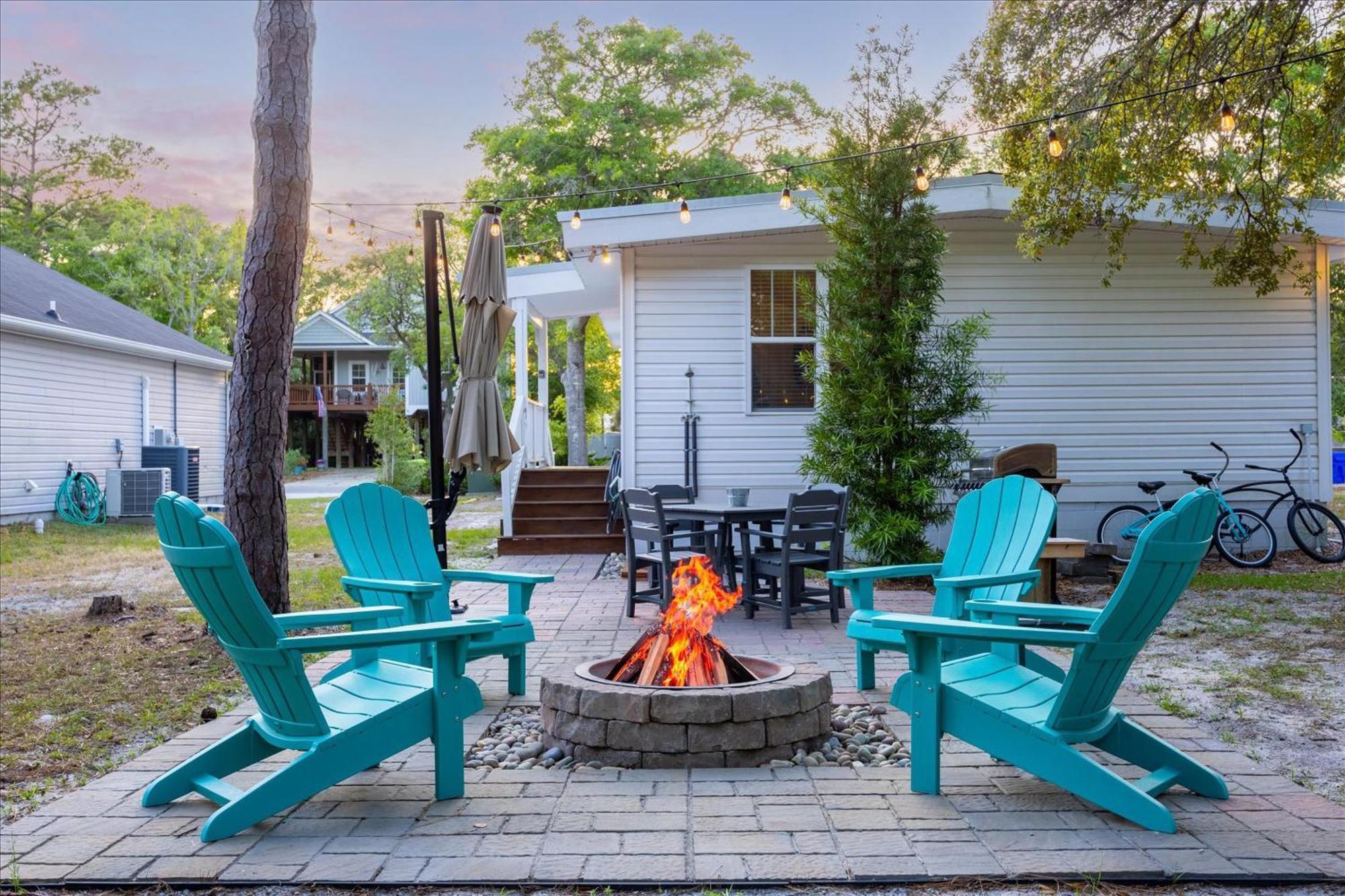 Modern Oak Island Escape 1 Mile To Long Beach! Экстерьер фото
