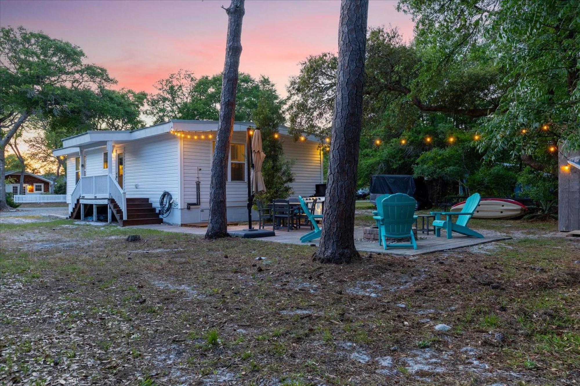 Modern Oak Island Escape 1 Mile To Long Beach! Экстерьер фото